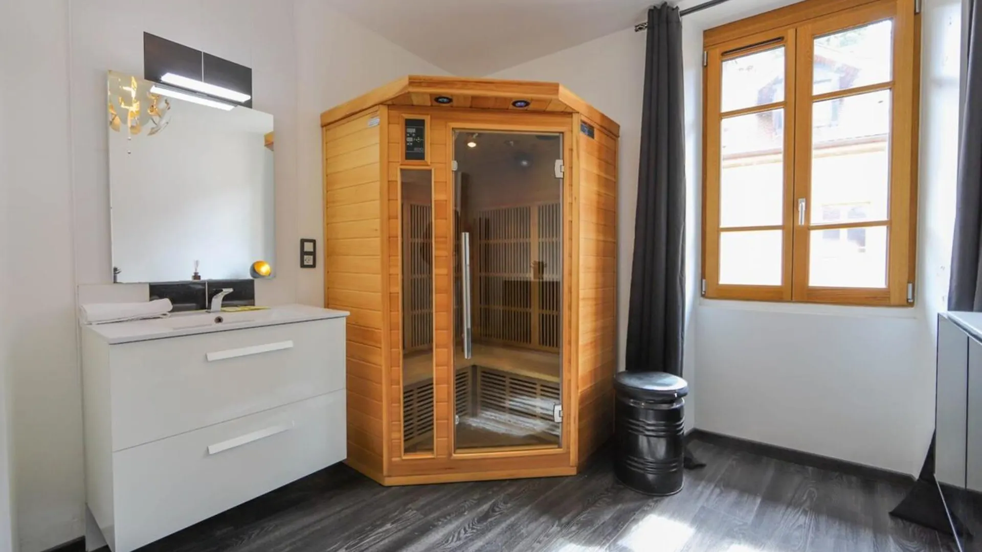 2 Bd Apartment With Sauna In The Center Of Annecy 0*,