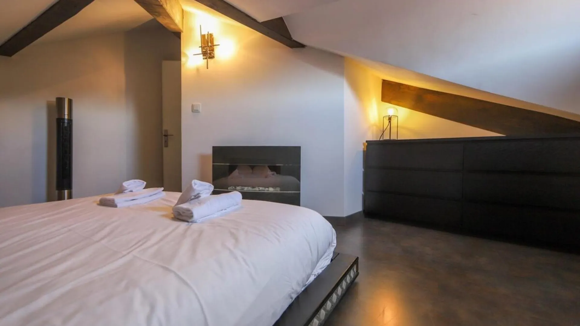 2 Bd Apartment With Sauna In The Center Of Annecy