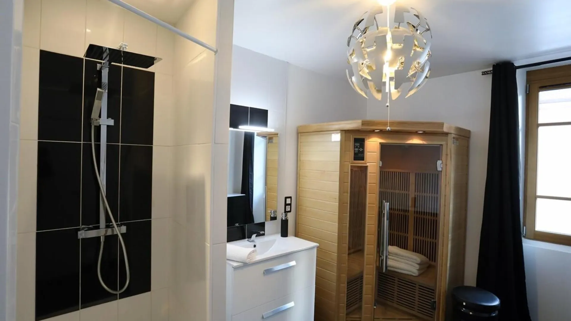 2 Bd Apartment With Sauna In The Center Of Annecy