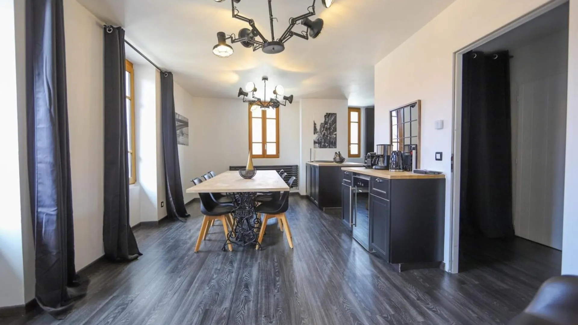 2 Bd Apartment With Sauna In The Center Of Annecy